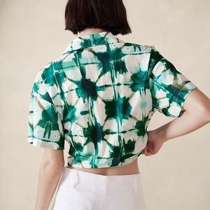 Banana Republic XS Green Abstract Cropped Button Up Shirt